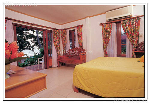 The Fair House Beach Resort 11